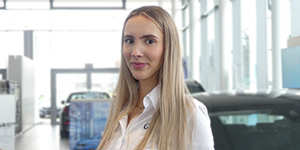Annabel Riether- Auszubildende Automobilkauffrau- Standort Friedrichshafen Annabel Riether- Auszubildende Automobilkauffrau- Standort Friedrichshafen