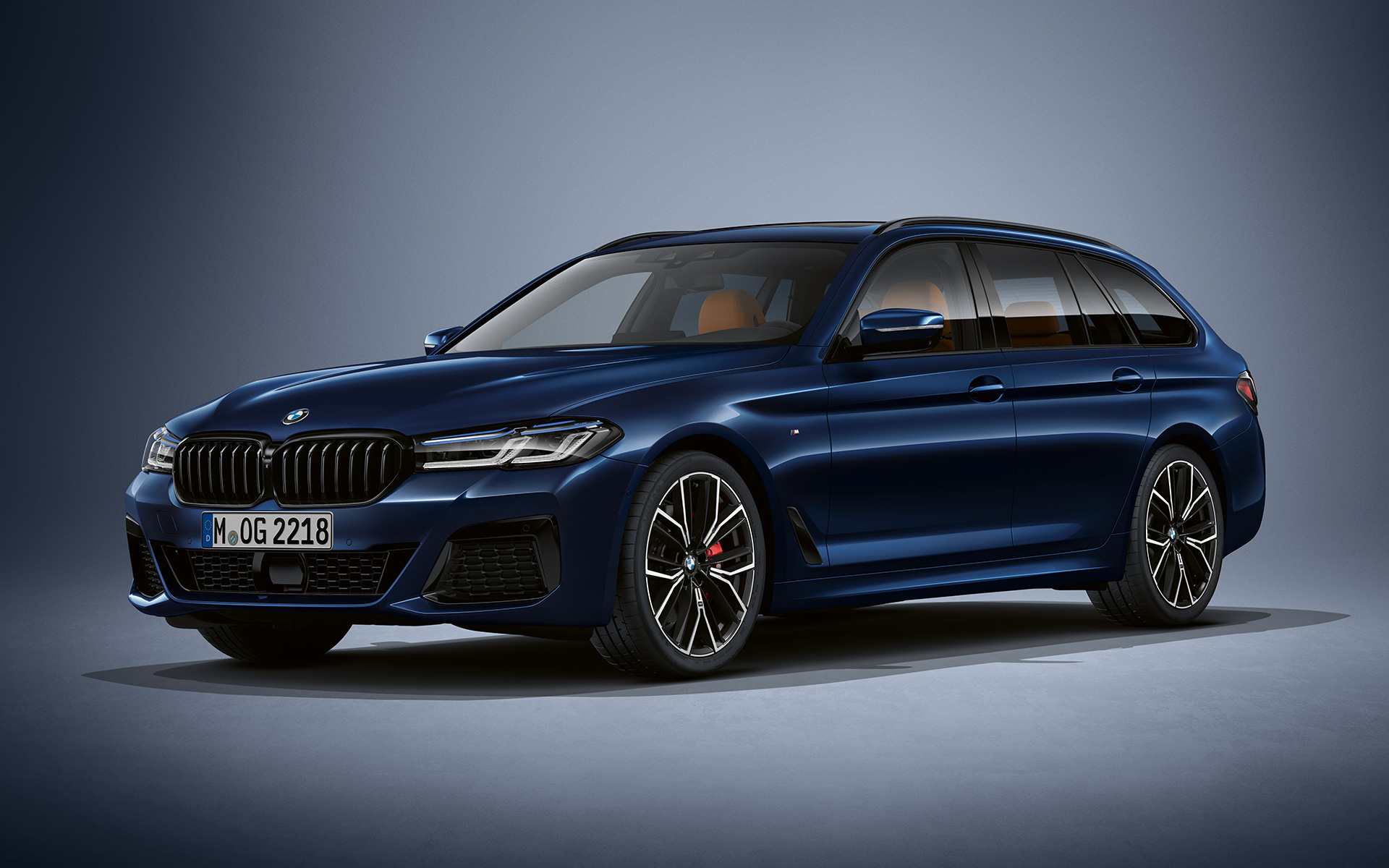 BMW 5er Touring in BMW Individual Tansitblau Metallic. BMW 5er Touring in BMW Individual Tansitblau Metallic.