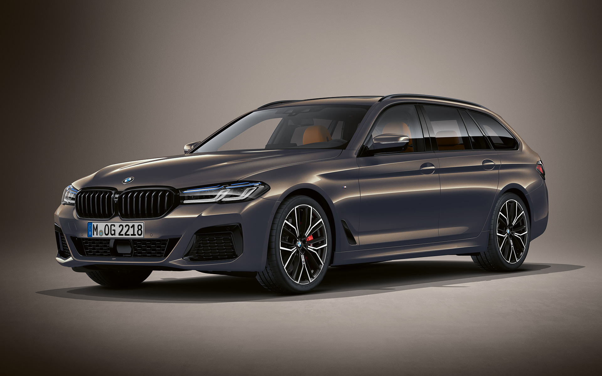 BMW 5er Touring in BMW Inidivdual Alvitgrau Metallic. BMW 5er Touring in BMW Inidivdual Alvitgrau Metallic.