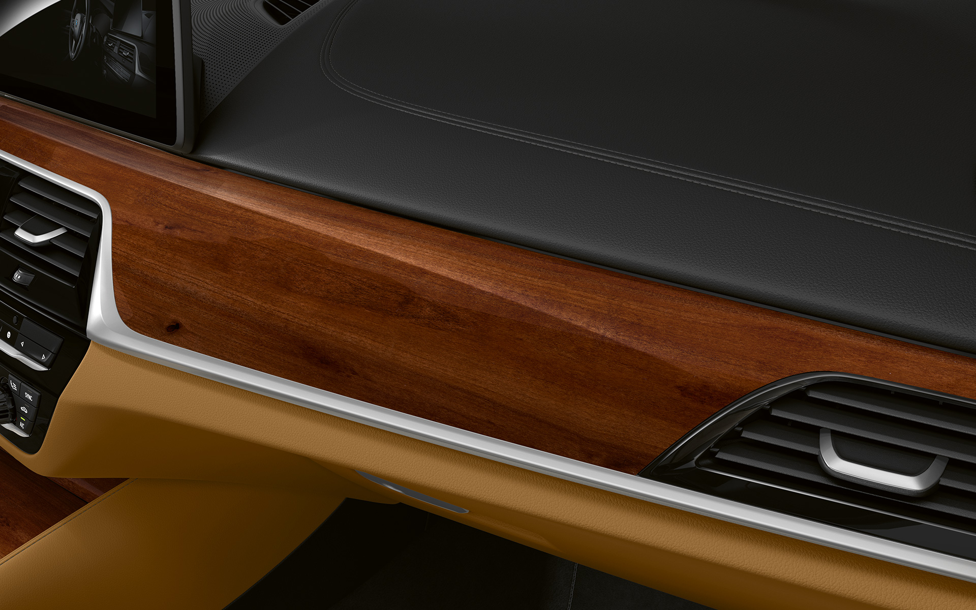 BMW Individual Edelholzausführung Zwetschge Braun Hochglänzend mit Akzentleiste Perlglanz Chrom. BMW Individual Edelholzausführung Zwetschge Braun Hochglänzend mit Akzentleiste Perlglanz Chrom.