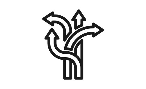 Dieses Icon stellt das Konzept der Wahlmöglichkeit und Anpassungsfähigkeit dar. Zu sehen sind vier geschwungene Pfeile, die alle an einer gemeinsamen Basis am unteren Bildrand starten. Von dort aus fächern sie sich in verschiedene Richtungen auf: Ein Pfeil biegt scharf nach links ab, einer macht einen weiten Bogen nach oben links, einer zeigt direkt geradeaus nach oben und der vierte biegt nach rechts ab. Die Linien sind kräftig und an den Enden mit deutlichen Pfeilspitzen versehen, was Dynamik und vielfältige Wege vermittelt.