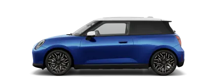 Ein klassischer MINI 3-Türer in kräftigem Blau mit weißem Kontrastdach und markanten, filigranen Vielspeichen-Felgen.