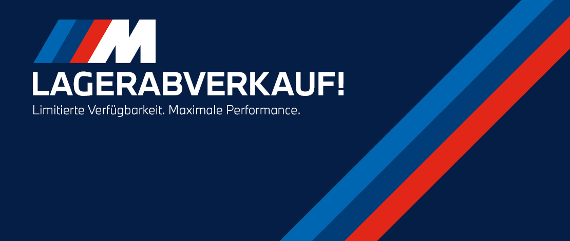 Ein dynamisches Werbebanner für die BMW M Performance Deals, das vor einem tiefblauen Hintergrund das dreifarbige M-Logo und zwei sportliche Modelle – einen grauen BMW M235 xDrive Gran Coupé sowie ein blauer BMW X2 M35i xDrive – in kontrastreicher Frontansicht präsentiert.