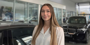 Jasmina Bara Automobilkauffrau in AusbildungJasmina Bara Automobilkauffrau in Ausbildung