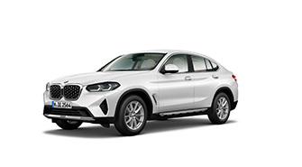  Das Bild zeigt einen weißen BMW X4. Es ist ein SUV-Coupé mit vier Türen. Das Auto steht schräg von vorne auf einem weißen, leeren Hintergrund. Es hat einen großen Kühlergrill und schlanke Scheinwerfer. Das Kennzeichen "M JB 2564" ist auf der vorderen Stoßstange zu sehen.