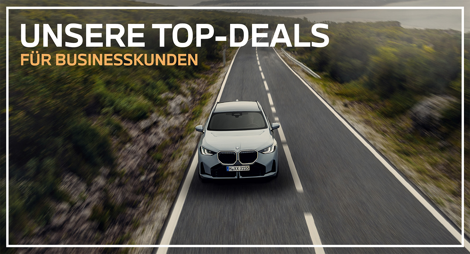 Werbe-Banner für Businesskunden. Eine dunkle BMW 5er Limousine steht vor einer modernen Architekturkulisse. Der Text lautet: „Business-Deals. Attraktive Konditionen für Geschäftskunden.“