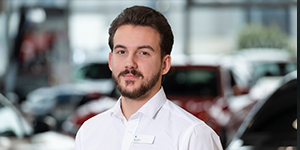 Mert Özen Automobilkaufmann in Ausbildung Mert Özen Automobilkaufmann in Ausbildung
