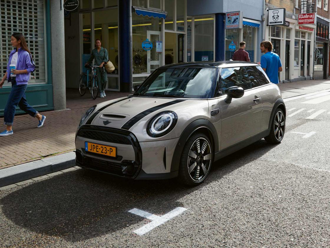 mini 3-türer auf straße mini 3-türer auf straße