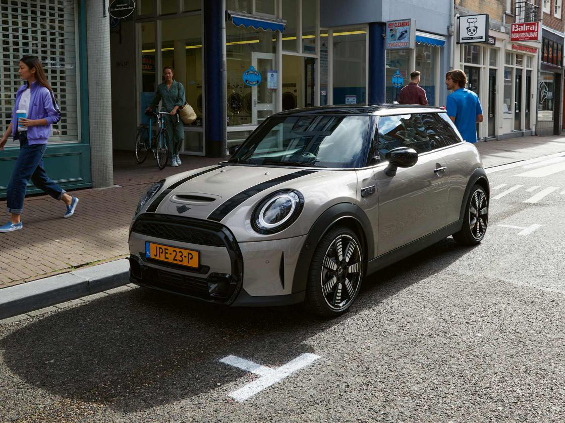 mini 3-türer auf straße