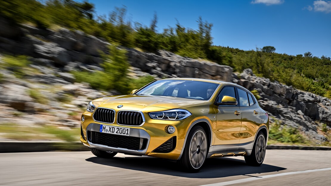 Der BMW X2 bei Rhein Der BMW X2 bei Rhein