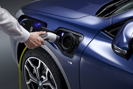 Das Laden des BMW X2 xDrive25e Das Laden des BMW X2 xDrive25e