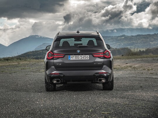 Der BMW X3 bei Rhein.