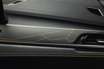 „GoldPlay“-Grafik und Interieurleisten „Dark Graphite“ matt „GoldPlay“-Grafik und Interieurleisten „Dark Graphite“ matt