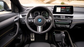 Fahrerorientiertes Cockpit Fahrerorientiertes Cockpit