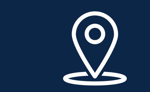 Ein klassischer Standort-Pin markiert in diesem Motiv die geografische Präsenz. Die reduzierte Grafik signalisiert dem Betrachter auf einen Blick, dass hier Informationen zu den physischen Standorten und spezialisierten Kompetenzzentren der Rhein Gruppe zu finden sind.